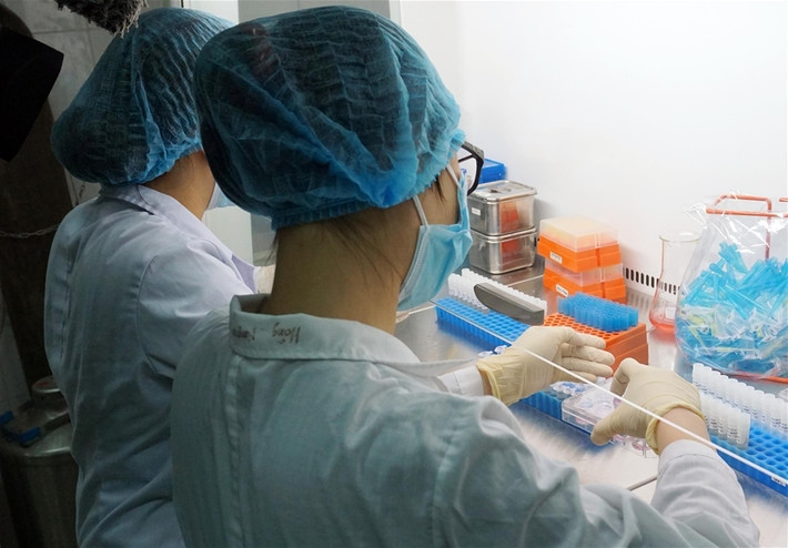 “Để chẩn đoán đúng với viruts Zika, cần làm 2 phương pháp: chẩn đoán huyết thanh và chẩn đoán phân tử. Trong đó, chẩn đoán huyết thanh sẽ có thể dẫn tới sai số nên chúng ta cần hướng tới chẩn đoán phân tử”, ông Trần Đắc Phu lưu ý.