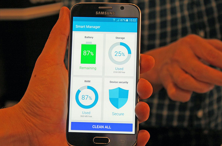 Các mẫu điện thoại mới còn được cài sẵn ứng dụng Smart Manager này để hỗ trợ người dùng quản lý pin hiệu quả hơn và "quét dọn" rác cho máy.