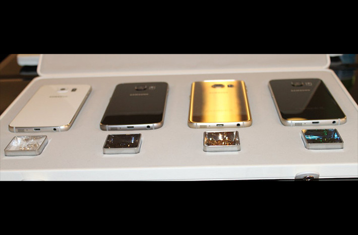 Nhưng Galaxy S 6 Edge sẽ có phiên bản màu xanh lá thay vì màu xanh dương.