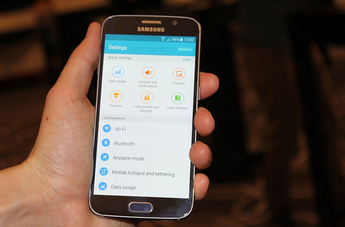 So với các mẫu điện thoại trước của Samsung, menu "Settings" trên S6 và S6 Edge trông có vẻ tinh giản hơn.