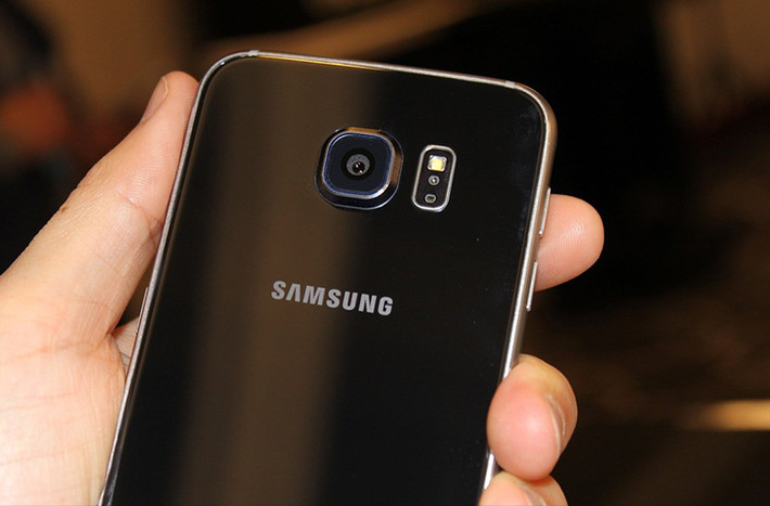 6. Camera trên Galaxy S6 còn dõi theo được một vật thể đang chuyển động để không bị mất nét khi chụp.