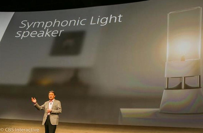 Thuộc dòng Life Space UX, loa Symphonic Light của Sony trông giống như một chiếc đèn với khả năng phát nhạc “về mọi hướng”.