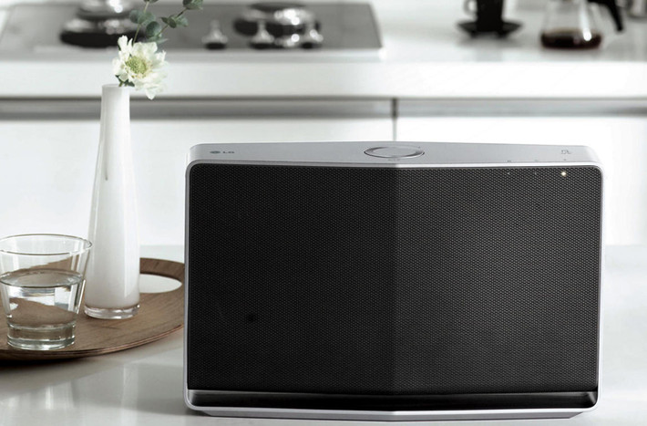 Cũng thuộc phân khúc tương tự Phantom, Loa LG Music Flow sắp đổ bộ vào Hoa Kỳ với tính năng của một chiếc loa rời (standalone), hỗ trợ nhiều thiết bị và điều khiển dễ dàng chỉ bằng một ứng dụng duy nhất. Thế mạnh của ứng dụng này là có thể chơi được nhạc trên điện thoại smartphone, nên bạn không cần phải chuyển qua lại giữa điện thoại và dàn âm thanh tại gia.