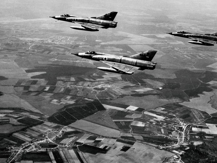 Trên thực tế là Ai Cập có lợi thế áp đảo về vũ khí so với Israel, nhưng do tinh thần chiến đấu của binh lính kém, và nhất là việc can thiệp chính trị của Tổng thống Sadat, trong việc lập kế hoạch quân sự; cuối cùng đã dẫn đến thất bại thảm hại của Ai Cập trong cuộc chiến Yom Kippur với Israel vào tháng 10/1973.