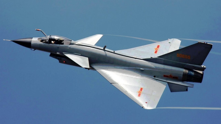Radar trang bị trên tiêm kích J-10 là radar xung Doppler, được trang bị phổ biến trên máy bay chiến đấu thế hệ 4; có thể cho phép phi công xác định vị trí và theo dõi tới 10 mục tiêu và đồng thời dẫn đường cho tên lửa tiến công 6 mục tiêu.