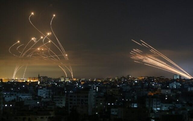 Vào tháng 11/2012, trong suốt chiến dịch "Trụ cột Phòng thủ", tính hiệu quả của Iron Dome đã được các chuyên gia Israel đánh giá khoảng từ 75 đến 95%.