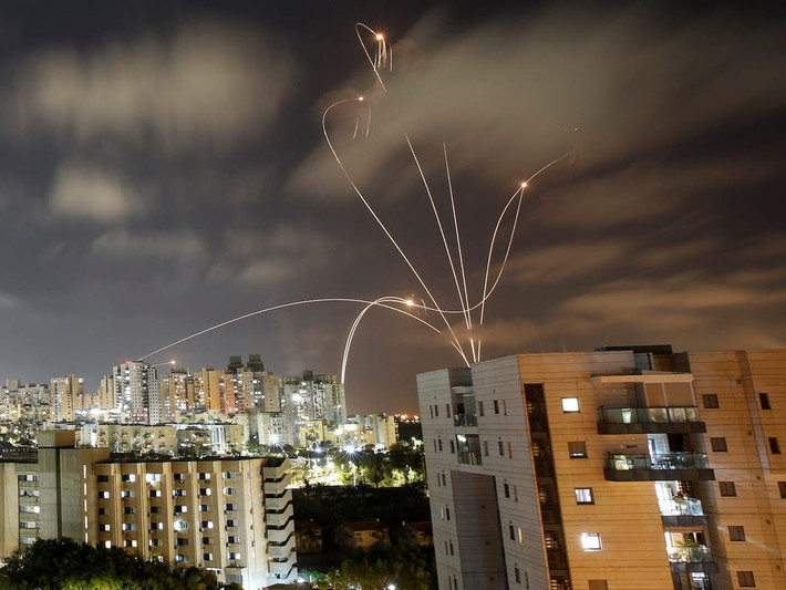 Tuy nhiên, Iron Dome vẫn gặp phải sai sót, khi để "lọt" 1 trong 5 quả rocket khi chúng được bắn vào thành phố Beersheba, làm 1 người thiệt mạng và nhiều người khác bị thương.