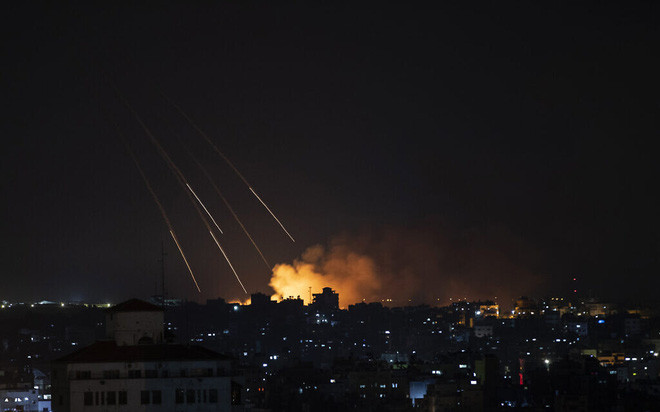 Vài phút sau khi cuộc tấn công của Hamas, các lực lượng của IDF bắt đầu thẳng tay trả đũa, Thủ tướng Netanyahu đã đưa ra một tuyên bố cứng rắn, sẽ làm mọi biện pháp cần thiết để trừng phạt Hamas.