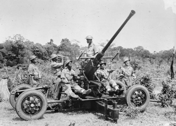 Trong những năm 1930-1940, khẩu 40 mm Bofors L/60 là loại pháo phòng không mạnh nhất thuộc lớp này. Bofors L/60 có thể tiêu diệt mục tiêu ở độ cao đến 3.800 m và tầm bắn lên đến 4.500 m. Do Quân đội Nhật Bản rất cần pháo phòng không bắn nhanh, nên quyết định sao chép và bắt đầu sản xuất hàng loạt vào đầu năm 1943 phiên bản Bofors L/60 với tên gọi Type 5.