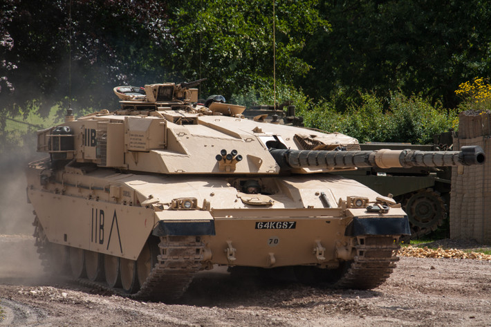 Một trong những mất mát rõ ràng nhất, khi Quân đội Anh chuyển sang sử dụng xe tăng Leopard 2, là mất uy tín với tư cách là một nhà sản xuất xe tăng lớn. Anh là quốc gia đã phát minh và là quốc gia đầu tiên sử dụng xe tăng chiến đấu; nếu nhập khẩu xe tăng, sẽ là đòn giáng mạnh vào uy tín của Anh.