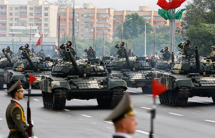 Quân đội Belarus dự kiến sẽ đầu tư mạnh vào việc mua vũ khí trang bị của Nga trong thập kỷ tới, để hiện đại hóa hơn nữa các lực lượng vũ trang của mình. Nhưng theo nhiều đánh giá của các chuyên gia, với sức mạnh hiện tại Belarus vẫn giữ được sức răn đe đáng kể đối với các hành động quân sự từ các nước láng giềng.