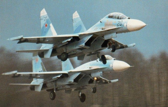 Theo những nguồn tin, rất có thể Không quân Belarus sẽ sang nhượng lại toàn bộ số Su-27 của họ với giá rẻ, với điều kiện Belarus sẽ đảm nhiệm nâng cấp toàn bộ. Đây cũng là vấn đề đáng quan tâm với những quốc gia có ngân sách quốc phòng hạn chế, nhưng vẫn có thể sở hữu chiến đấu hạng nặng, hiện đại. Nguồn ảnh: Pinterest.