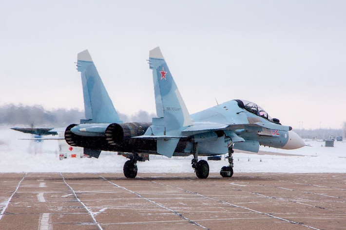 Với những điểm tương đồng giữa Su-30 và Su-27, có thể những chiếc Su-27 hiện hiện đang được niêm cất, sẽ sẵn sàng trở lại biên chế chiến đấu, và các phi công được lái Su-30, có thể dễ dàng chuyển sang lái Su-27, hơn là những phi công lái MiG-29.