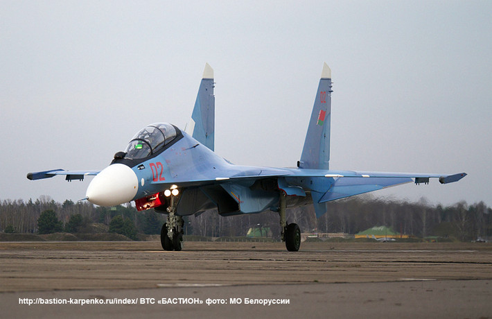 Su-30SM là biến thể hiện đại nhất và có khả năng nhất của dòng Su-27 (ngoại trừ Su-35). Chi phí bảo trì của Su-30 cũng được cho là thấp hơn đáng kể so với Su-27, mặc dù trọng lượng nặng hơn một chút.