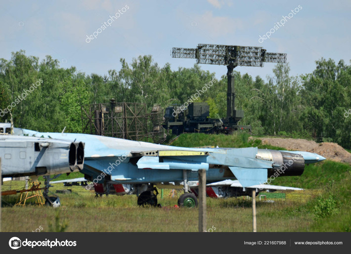 Một yếu tố khác là số Su-27 phải được nâng cấp, để đáp ứng được yêu cầu của cuộc chiến tranh hiện đại; với việc phi đội Su-27 của Nga được nâng cấp với cảm biến và hệ thống tác chiến điện tử hiện đại, cùng các loại tên lửa mới. Nhưng liệu Belarus có đủ khả năng mua những nâng cấp tương tự hay không, vẫn còn là một câu hỏi.
