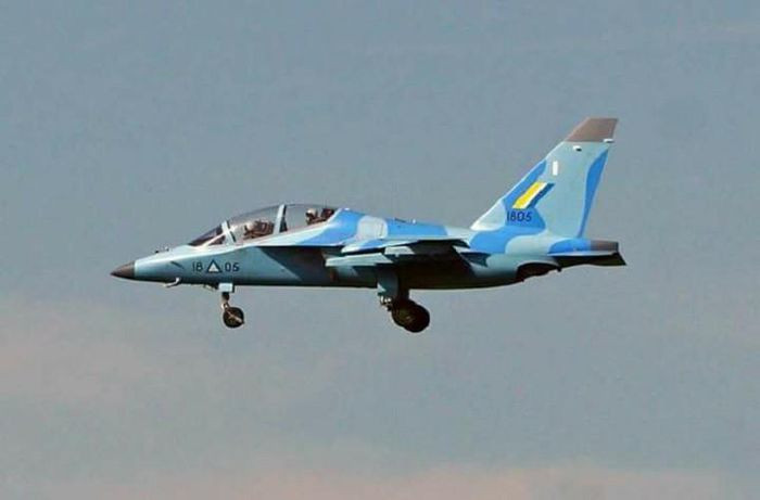 Myanmar cũng đã đặt hàng 10 huấn luyện cơ Yak-130, vốn được phát triển đặc biệt để đào tạo phi công vận hành các máy bay chiến đấu cao cấp của Nga và sẽ đóng một vai trò quan trọng trong việc tạo điều kiện tích hợp Su-57 vào đội bay của nước này.