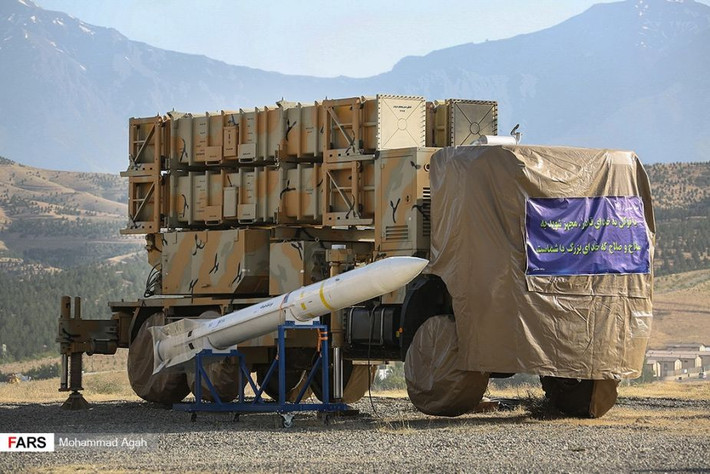 Iran đã tập trung đầu tư vào các hệ thống tác chiến trên không để chống lại nhiều loại máy bay không người lái, bao gồm cả các mẫu máy bay tàng hình tiên tiến, cũng như các hệ thống phòng không trên mặt đất di động như Khordad 15.
