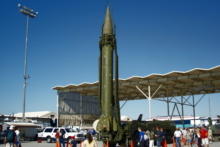 Iraq cũng đã trở thành một trong những quốc gia sử dụng tên lửa Scud nhiều nhất sau khi Chiến tranh Iran-Iraq kết thúc; đây là loại vũ khí chủ lực để Iraq tiến hành các cuộc tấn công chống lại Mỹ và đồng minh, trong cuộc Chiến tranh vùng Vịnh năm 1991.