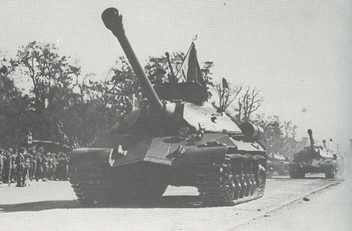 Bài báo có nhan đề "Xe tăng hạng nặng IS-3: Siêu vũ khí Liên Xô mà bạn chưa từng nghe thấy". Theo tác giả Caleb Larson, IS-3 được cho là loại xe tăng hạng nặng mạnh nhất Liên Xô, được trang bị vũ khí tốt và có lớp giáp bảo vệ rất tốt.