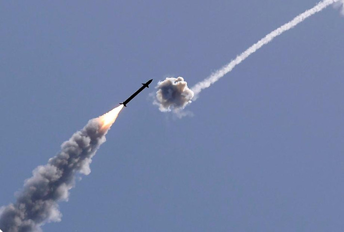 Một nguồn tin quốc phòng tiết lộ với Breaking Defense rằng: “Thực tế là Iron Dome ngăn chặn thành công hàng loạt tên lửa phóng từ Dải Gaza, cũng như các máy bay không người lái có vũ trang; việc này đang tạo ra mối quan tâm lớn giữa Bộ quốc phòng Israel và Mỹ”.