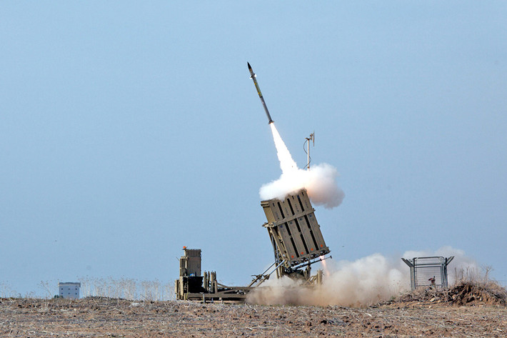 Minh chứng rõ nhất là hệ thống phòng không Vòm Sắt (Iron Dome) của Israel trong cuộc xung đột với lực lượng vũ trang Hamas của Palestine vừa qua, đã bắn hạ toàn bộ số UAV tự sát; hoặc UAV của phiến quân Syria, nhiều lần tập kích căn cứ quân sự Nga, đều bị phá hủy hoàn toàn.