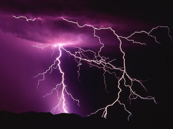 Một tia sét có độ nóng gấp 5 lần bề mặt Mặt trời.