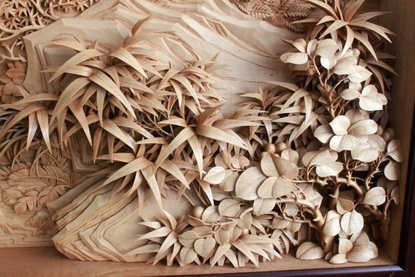 Điêu khắc Dongyang xuất hiện từ thế kỉ thứ 7 dưới thời nhà Đường và phát triển rực rỡ dưới thời nhà Minh, nhà Thanh. Loại hình độc đáo này còn có tên gọi khác là điêu khắc gỗ trắng.