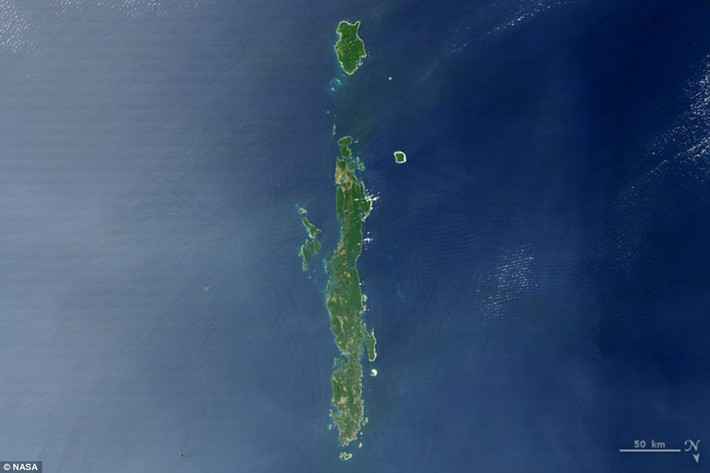 "I": Phi hành gia trung tâm vệ tinh Terra của NASA đã chụp lại hình ảnh quần đảo Andaman trải dài lục địa thẳng băng lẻ loi giữa biển.