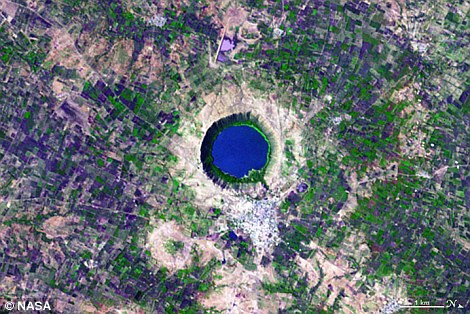 'Q': Hiện tượng phát xạ nhiệt mãnh liệt ở đồng bằng Lonar Crater ở Ấn Độ.
