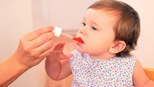 Các bác sĩ khuyến cáo, đã có nhiều trường hợp trẻ nhỏ và thanh thiếu niên được ghi nhận tử vong sau khi dùng codein. Họ kết luận: "Sự kết hợp giữa việc thiếu hiệu quả, nguy cơ say cấp tính và phụ thuộc và việc dùng các sản phẩm chứa codein bày bán phổ biến trên thị trường có thể không đáng sử dụng".