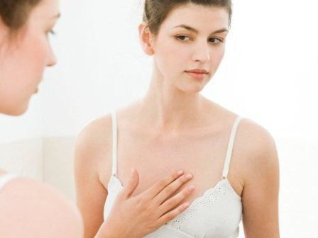 Khi thiên chức làm mẹ lên ngôi, các tuyến chất béo và sữa bắt đầu phát triển, làm tăng kích thước của vú. Vì thế mà chúng ta nên ưu tiên chăm sóc ngực hàng đầu. Điều này sẽ làm cho bạn không phải đối mặt với bất kỳ vấn đề nào sau khi sinh con.