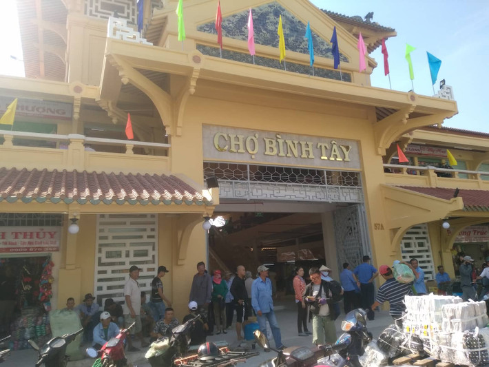 Tổng mức đầu tư cho đợt trùng tu, sửa chữa, bảo tồn kiến trúc chợ Bình Tây là 104 tỉ đồng, kèm hơn 10 tỉ đồng đầu tư làm chợ tạm; toàn bộ nguồn vốn đều do tiểu thương đóng góp. Chợ hoạt động trở lại sau 2 năm sửa chữa (từ 15/11/2018), đến nay đã hơn 10 ngày đi vào hoạt động nhưng chợ không tấp nập như xưa.