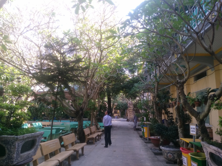 Không những có kiến trúc độc đáo, uy nghi, ngôi chùa là sự kết hợp hài hòa giữa nghệ thuật kiến trúc và cảnh quan thiên nhiên yên bình, khiến nhiều du khách khi đã bước chân vào đây dường như quên mất đi khái niệm về không gian và thời gian.