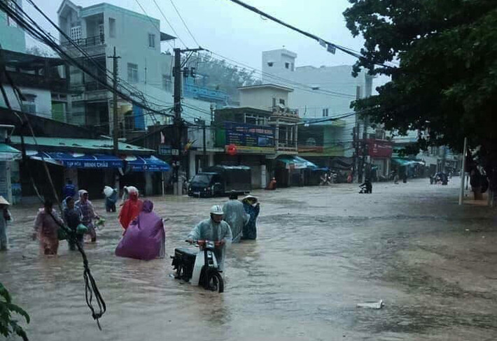 Mưa lớn khiến các huyện Ninh Hải, Thuận Bắc, Bác Ái của tỉnh Ninh Thuận ngập trong nước.
