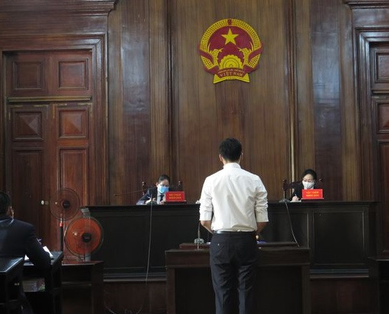 Tại tòa, bị cáo thành khẩn khai báo, chưa có tiền án tiền sự nên tòa nhận thấy không cần thiết cách ly bị cáo ra khỏi đời sống xã hội. Do đó, HĐXX tuyên mức án như trên. Thời gian thừ thách của bị cáo là 4 năm.