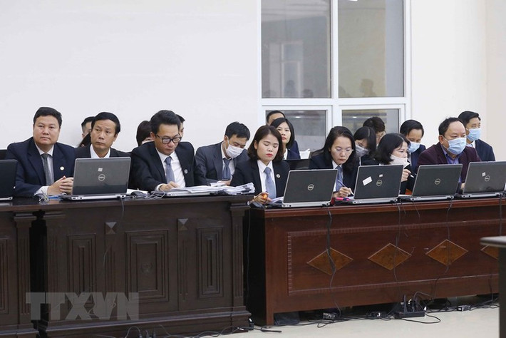 Luật sư tham gia bào chữa cho các bị cáo. (Ảnh: TTXVN)