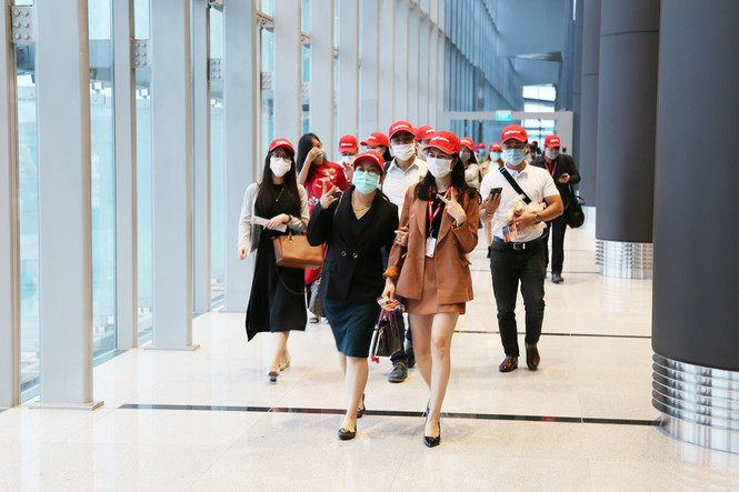 Sau chuyến bay đầu tiên ngày 3/3, thì từ ngày 9/3, Vietjet sẽ khai thác 3 chuyến khứ hồi chặng Vân Đồn-TP Hồ Chí Minh vào các ngày thứ 3, thứ 5, thứ 7 và từ ngày 15/3 sẽ nâng lên 4 chuyến khứ hồi/tuần.
