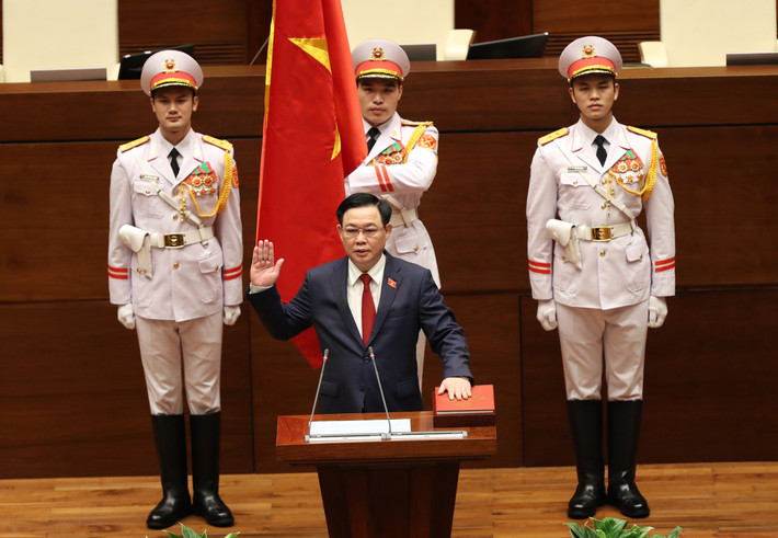 Tân Chủ tịch Quốc hội Vương Đình Huệ tuyên thệ nhậm chức.
