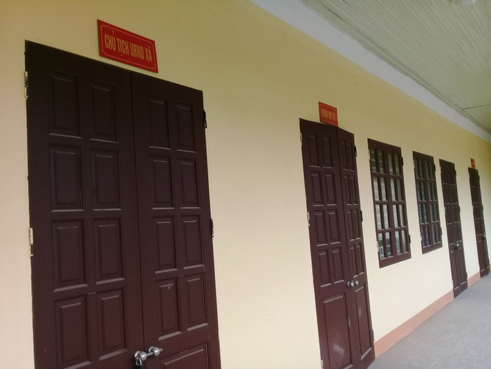 Ông Phạm Đức Dũng - Chủ tịch UBND xã Hoàng Cương, Thanh Ba, (Phú Thọ) nói về phương án xử lý trụ sở bỏ không, hoang phí: ''Xã đã làm văn bản trình lên UBND huyện và tỉnh để cho bán đấu giá toàn bộ cơ sở vật chất của 2 trụ sở cũ Yên Nội, Hoàng Cương.''