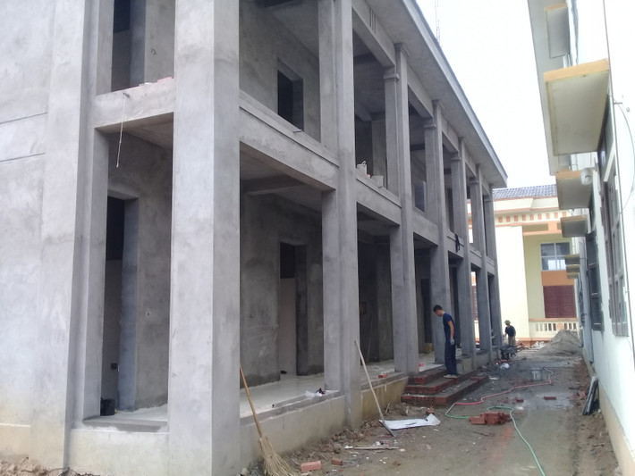 Ông Lê Hồng Thuận - Chủ tịch UBND xã Hanh Cù, Thanh Ba, Phú Thọ cho biết: ”Sau sáp nhập 3 xã vào với nhau, hiện tại Hanh Cù đang dư thừa 2 trụ sở xã. Riêng trụ sở xã Thanh Vân (cũ) xã đang đầu tư, cải tạo, nâng xây dựng trạm y tế Hanh Cù để phục vụ nhu cầu khám, chữa bệnh cho nhân dân 3 xã”.