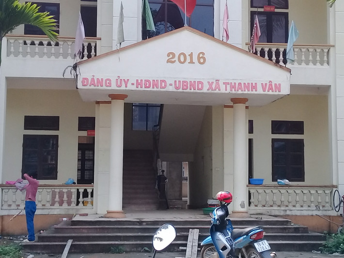 Trao đổi với PV, ông Lê Hồng Thuận cho biết: ''Sau sáp nhập 3 xã vào với nhau, hiện tại Hanh Cù đang dư thừa 2 trụ sở xã. Riêng trụ sở xã Thanh Vân (cũ) xã đang đầu tư, cải tạo, nâng xây dựng trạm y tế Hanh Cù để phục vụ nhu cầu khám, chữa bệnh cho nhân dân 3 xã''.