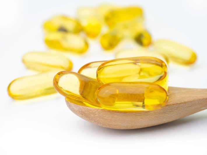 Trong khi đó, vitamin tan trong chất béo như vitamin D, A và E khi đi vào cơ thể sẽ được mật tạo nhũ tương, sau đó được ruột non hấp thụ. So với vitamin tan trong nước, loại này dễ gây gánh nặng cho cơ thể hơn.