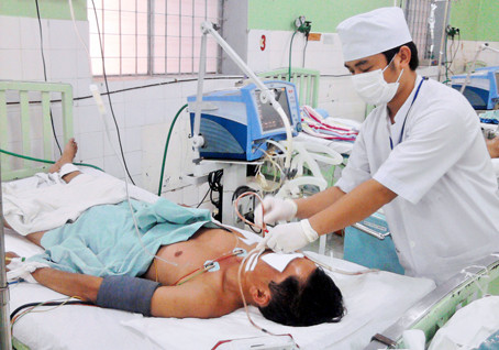Gây niêm mạc ruột, ngộ độc rượu. Ngoài ra, khi uống bia rượu, đồ ăn có nhiều thịt, chất béo... sẽ làm láng niêm mạc ruột. Nếu uống bia rượu ở nhà, sau đó đi nằm luôn thì rượu sẽ ngấm vào từ từ, ngấm nhẹ. Thế nhưng nếu uống bia rượu ngoài đường, sau khi ăn xong vận động trong trời lạnh khiến các màng mỡ bao phủ niêm mạc ruột có thể vỡ ra, rượu có thể ồ ạt thấm qua niêm mạc vào máu gây ngộ độc rượu.