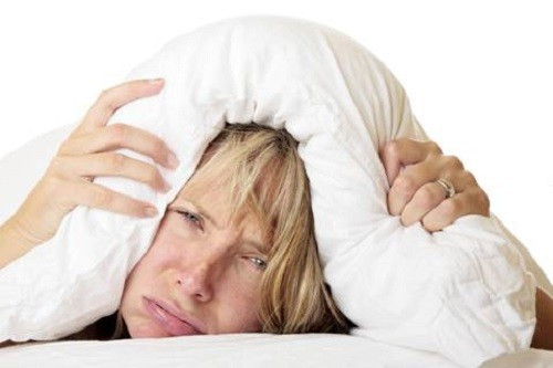 Không đi ngủ muộn. Các nghiên cứu trước đó khẳng định, thiếu ngủ ảnh hưởng đến khả năng miễn dịch; do vậy, nếu bạn ngủ ít hơn 7 tiếng một đêm, bạn có nguy cơ bị cảm lạnh cao hơn 3 lần so với những người ngủ 8 giờ, đặc biệt là trong thời tiết rét đậm rét hại này.