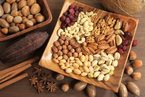Bạn có thể ăn một số loại hạt khi cảm thấy kiệt sức như hạnh nhân, hạt điều, hạt dẻ, hạt hướng dương và hạt bí hoặc kết hợp các loại hạt này với nhau. Ảnh: gik.
