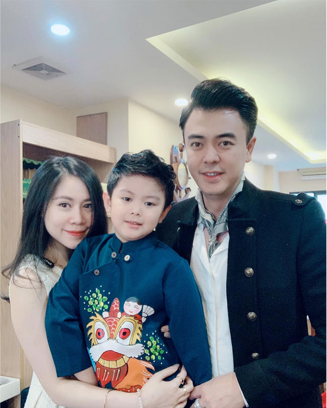 Vợ MC Tuấn Tú là Thanh Huyền làm ở Bộ Ngoại giao.