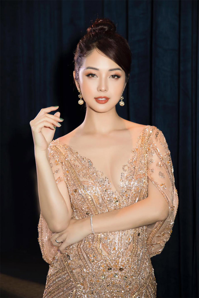 Nhan sắc của Jennifer Phạm không hề thay đổi thậm chí còn được nhiều người khen là đẹp hơn cả lúc cô nhận giải hoa hậu cách đây 15 năm.
