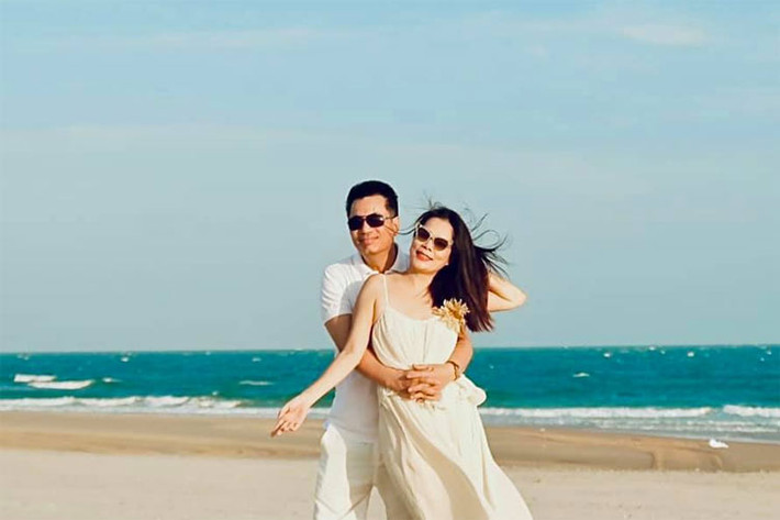 Mỹ Lệ cho biết, cô và ông xã không tránh khỏi lúc "xô bát xô đũa" nhưng mỗi lúc như vậy cô lại áp dụng chiêu "cơm sôi bớt lửa" để giữ hoà khí gia đình.
