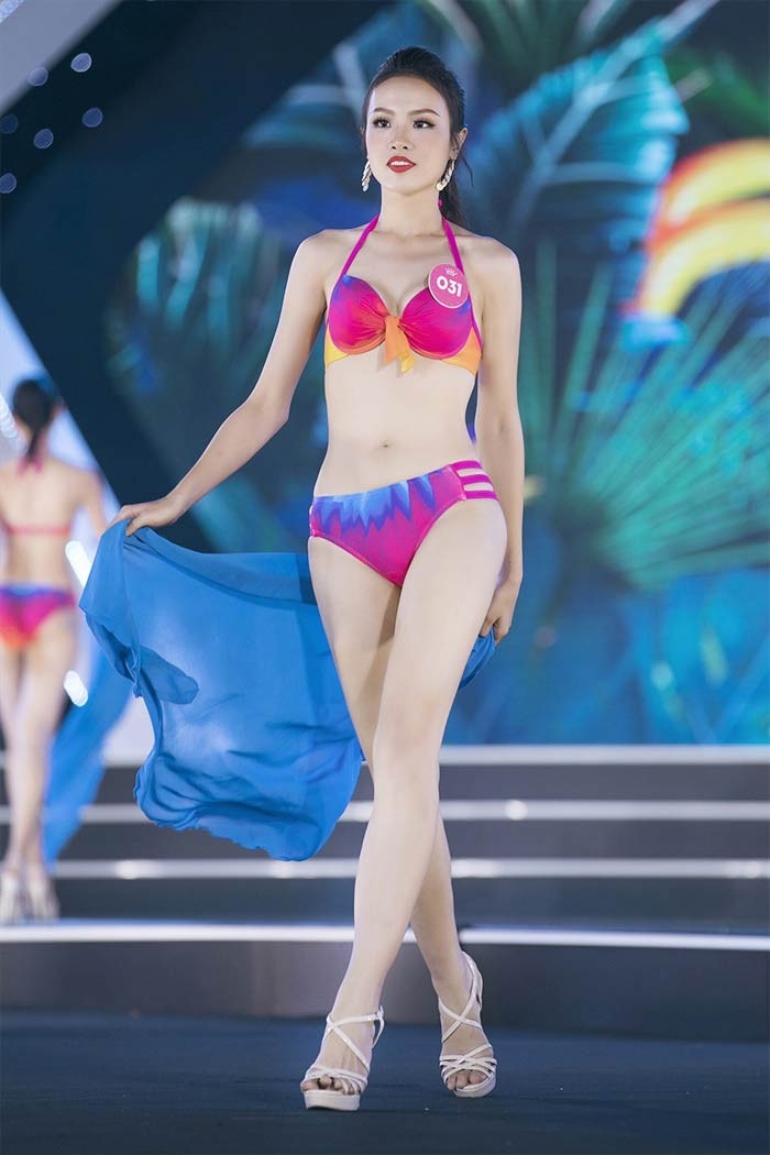 Hiện tại, người đẹp sinh năm 1998 sở hữu body cực kỳ gợi cảm với số đo 85-61-96 cm và chiều cao 1m72. (Ảnh: Vietnamnet)