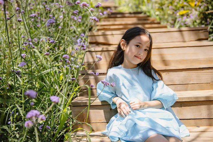 Thế nên dù mới 6 tuổi nhưng cô bé được nhiều người dự đoán sẽ là hoa hậu trong tương lai.